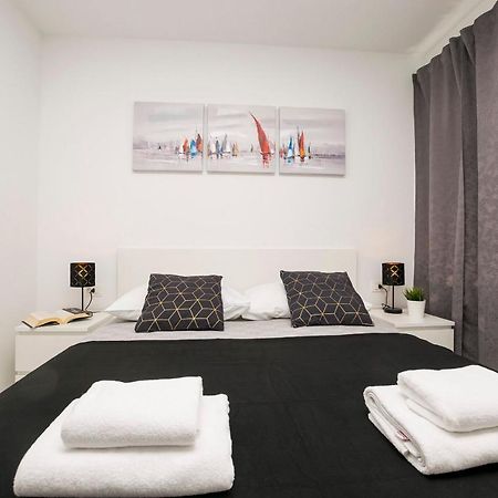 Apartments And Rooms Adriatic Suites ชิเบนิก ภายนอก รูปภาพ