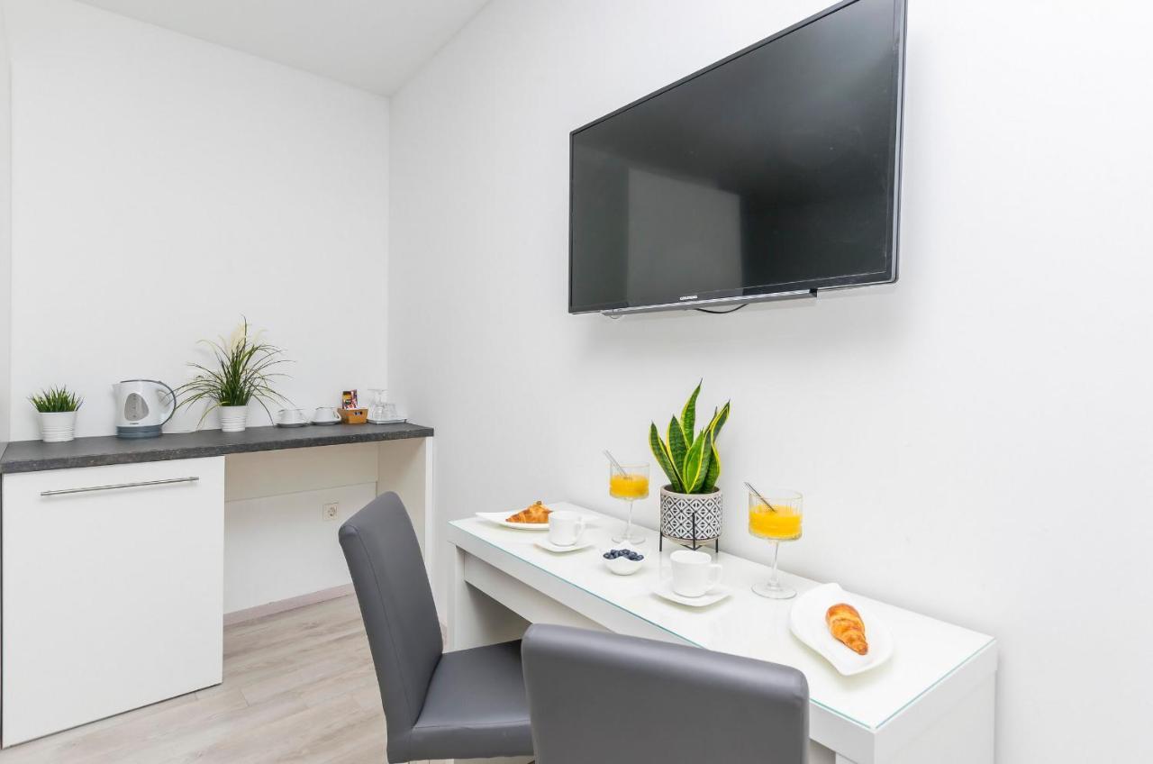Apartments And Rooms Adriatic Suites ชิเบนิก ภายนอก รูปภาพ