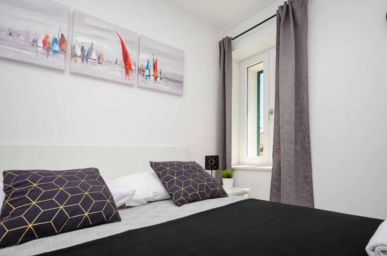 Apartments And Rooms Adriatic Suites ชิเบนิก ภายนอก รูปภาพ
