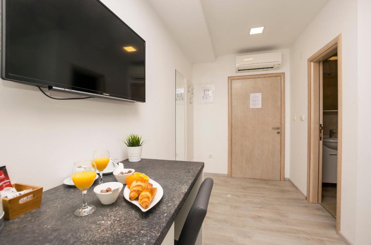 Apartments And Rooms Adriatic Suites ชิเบนิก ภายนอก รูปภาพ
