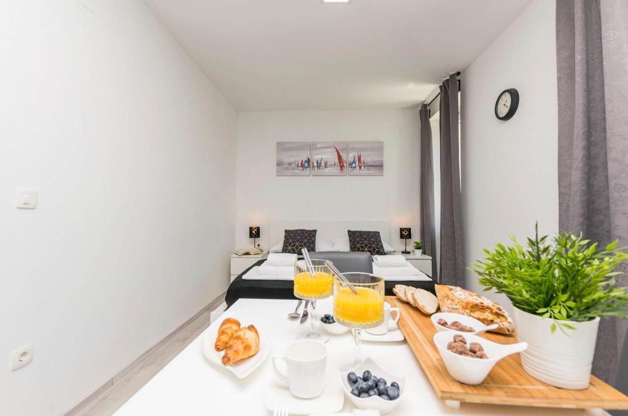 Apartments And Rooms Adriatic Suites ชิเบนิก ภายนอก รูปภาพ