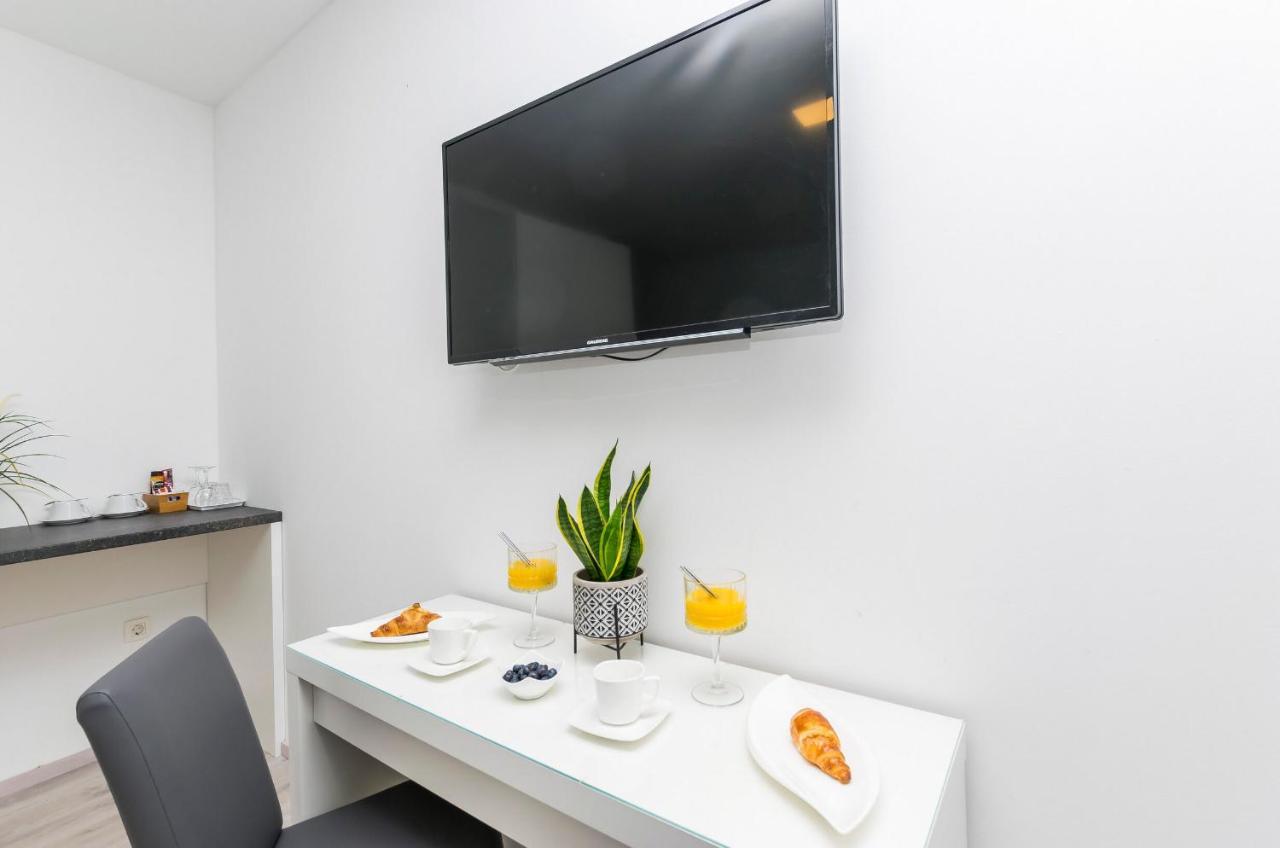 Apartments And Rooms Adriatic Suites ชิเบนิก ภายนอก รูปภาพ