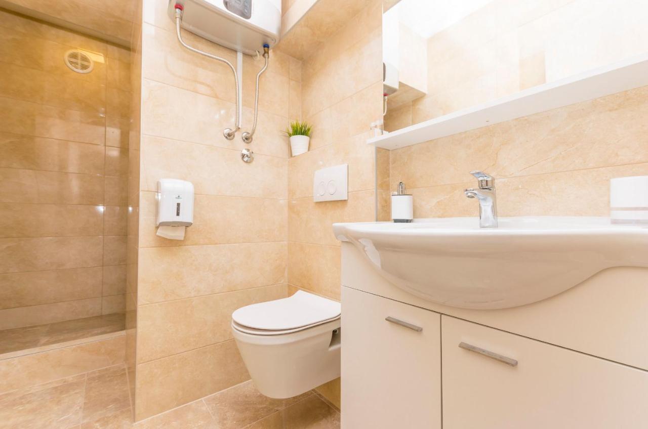 Apartments And Rooms Adriatic Suites ชิเบนิก ภายนอก รูปภาพ