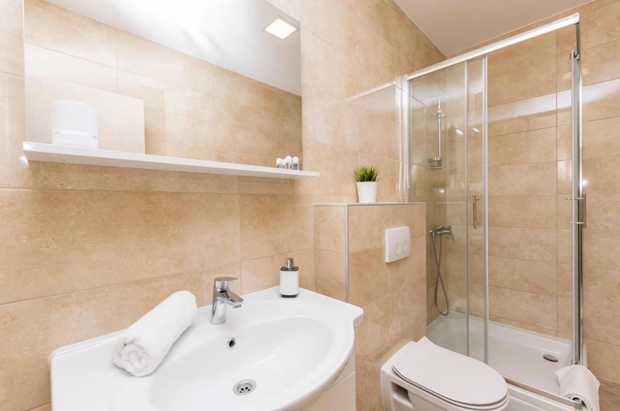 Apartments And Rooms Adriatic Suites ชิเบนิก ภายนอก รูปภาพ