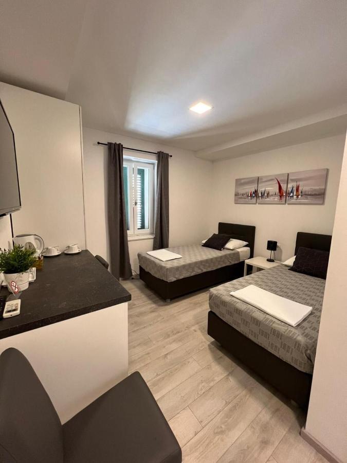 Apartments And Rooms Adriatic Suites ชิเบนิก ภายนอก รูปภาพ