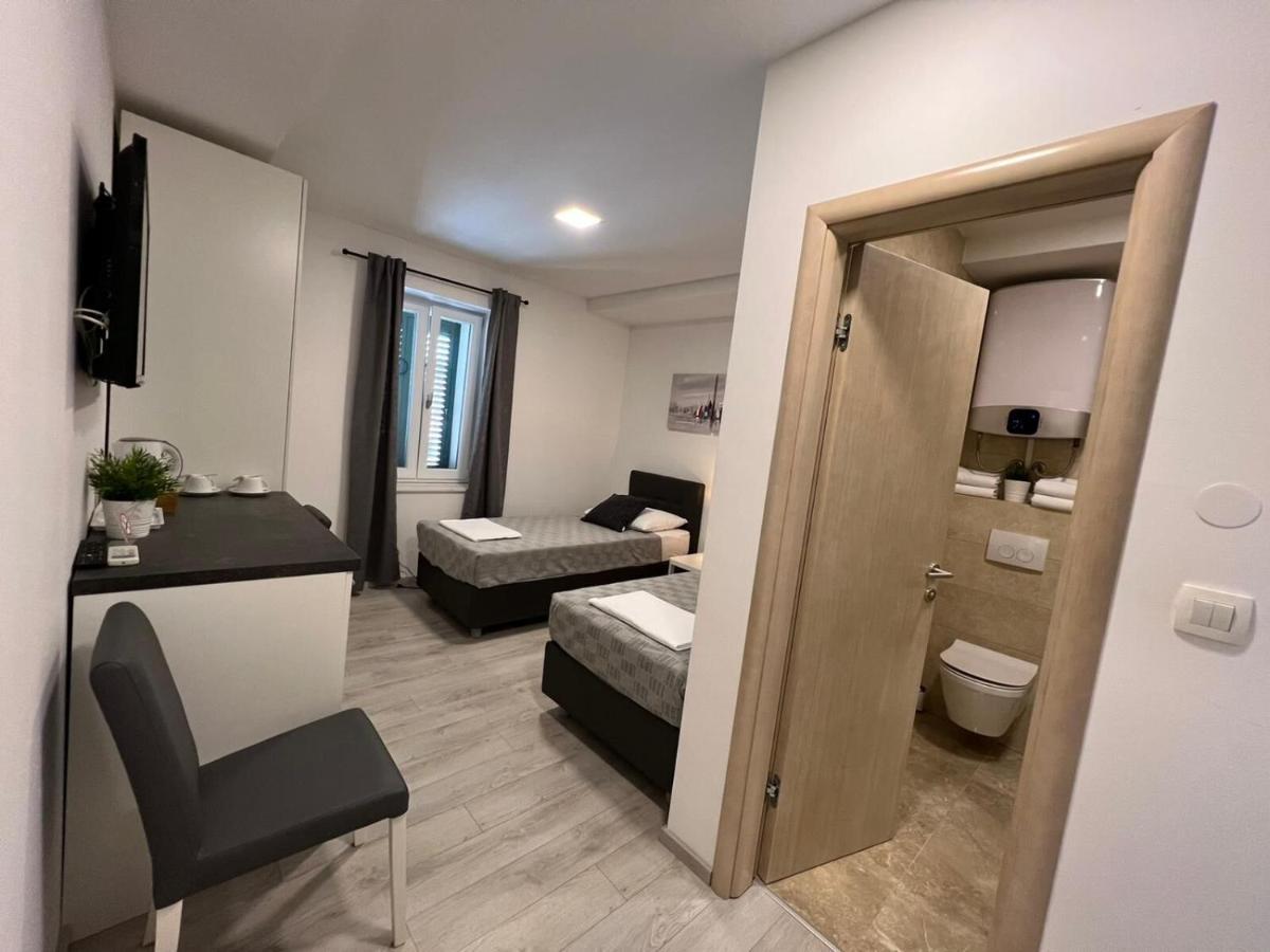 Apartments And Rooms Adriatic Suites ชิเบนิก ภายนอก รูปภาพ