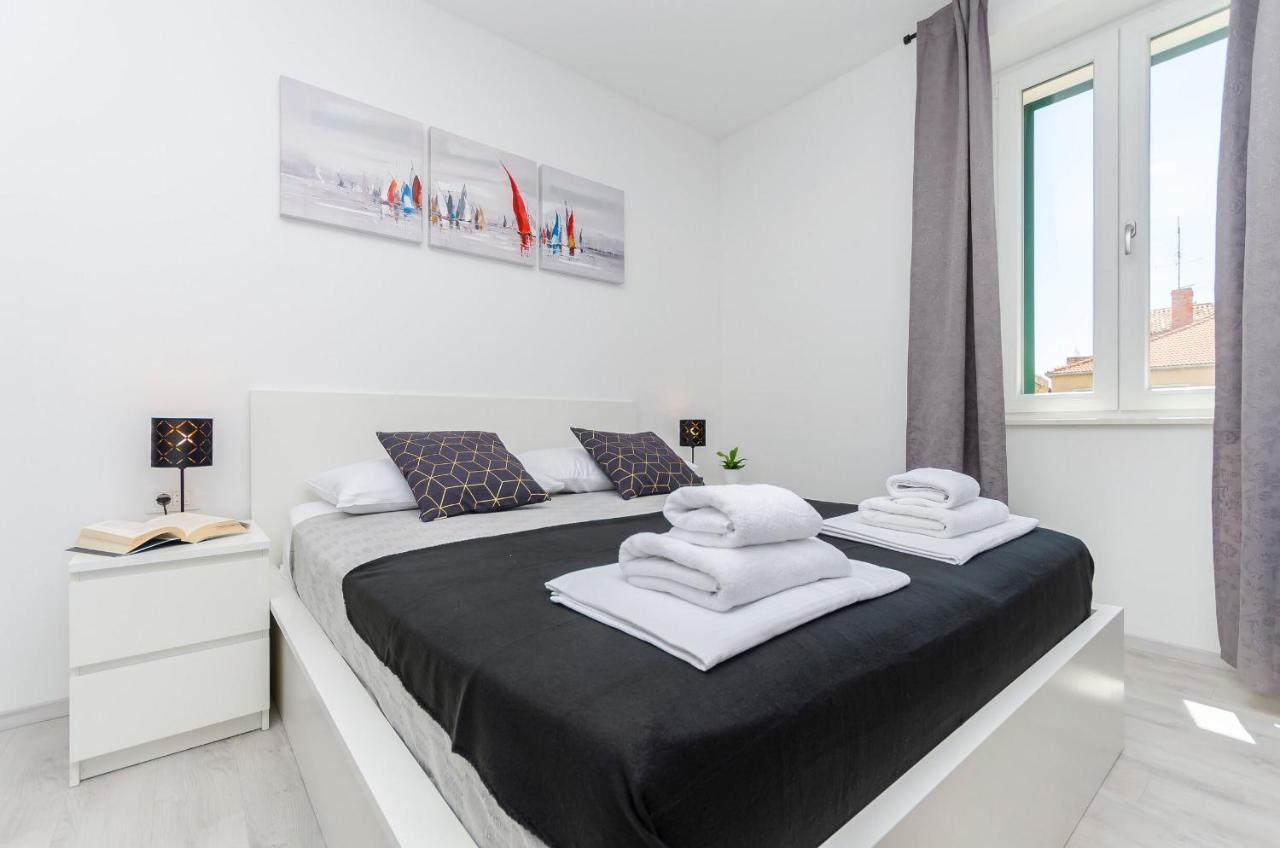 Apartments And Rooms Adriatic Suites ชิเบนิก ภายนอก รูปภาพ