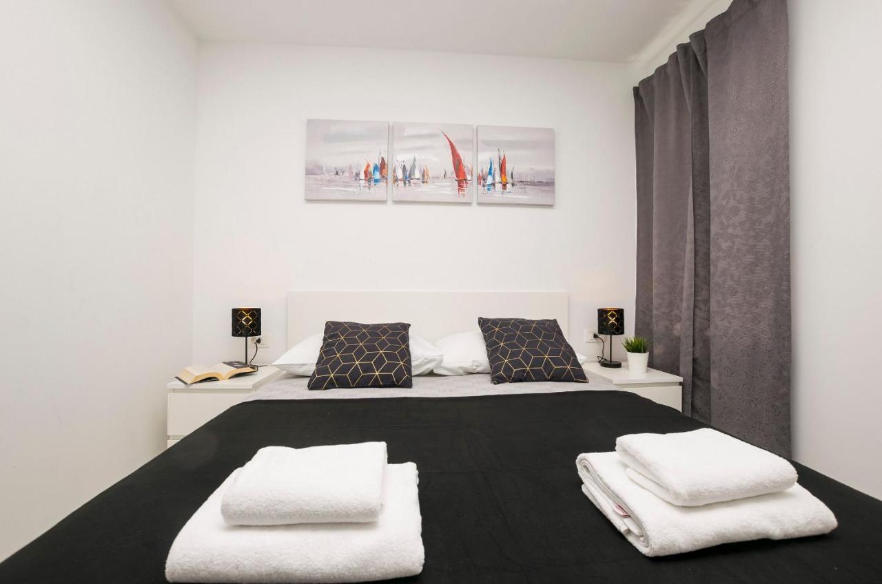 Apartments And Rooms Adriatic Suites ชิเบนิก ภายนอก รูปภาพ