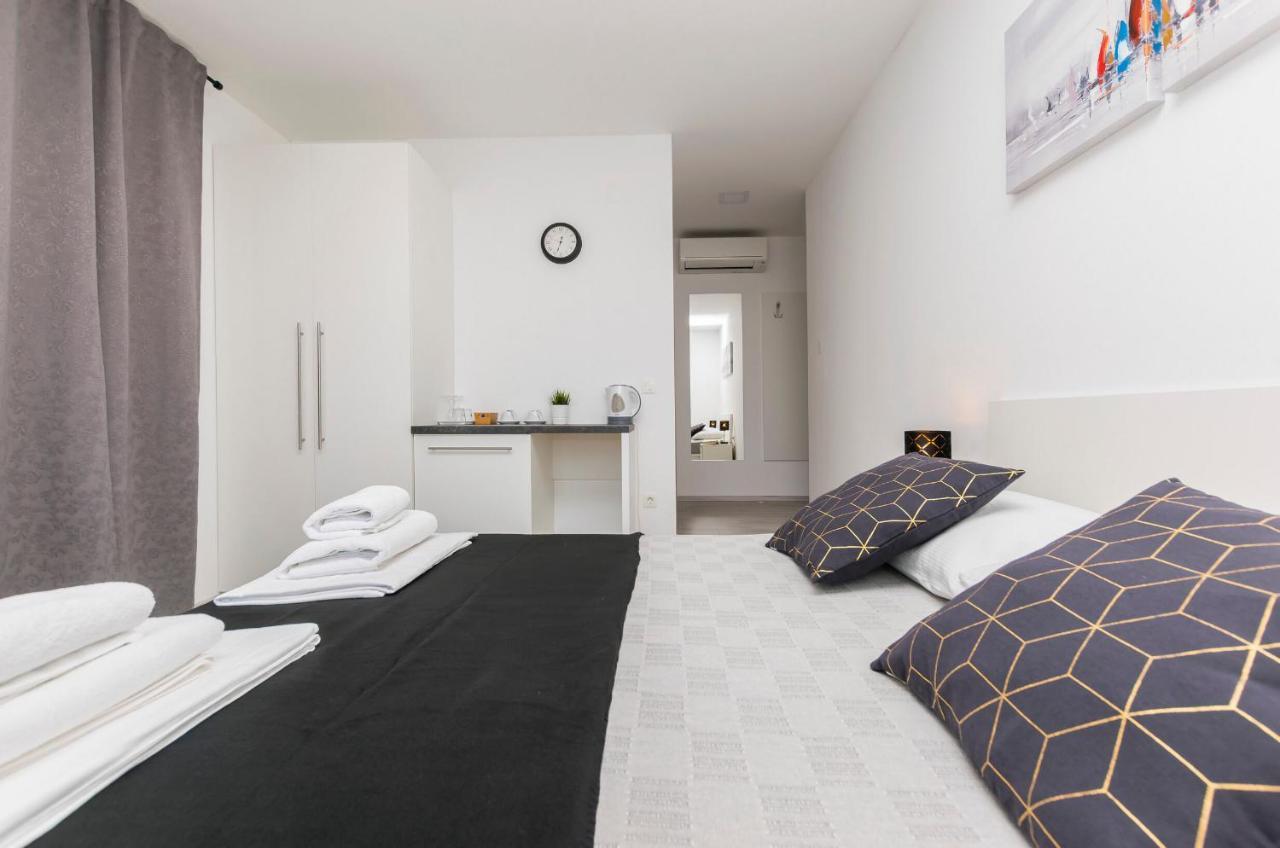 Apartments And Rooms Adriatic Suites ชิเบนิก ภายนอก รูปภาพ