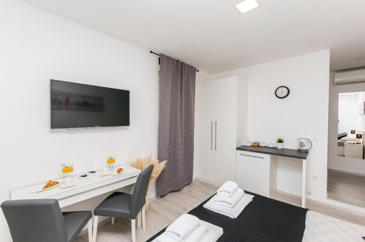 Apartments And Rooms Adriatic Suites ชิเบนิก ภายนอก รูปภาพ