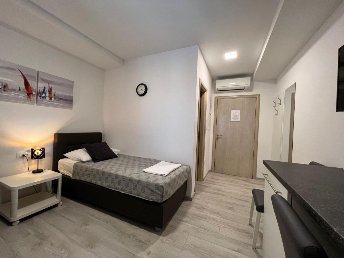 Apartments And Rooms Adriatic Suites ชิเบนิก ภายนอก รูปภาพ