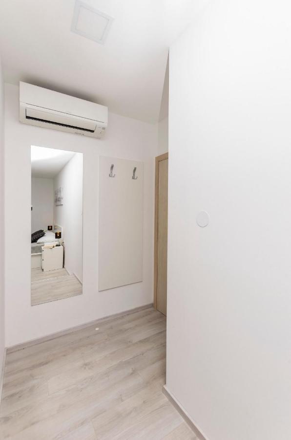 Apartments And Rooms Adriatic Suites ชิเบนิก ภายนอก รูปภาพ